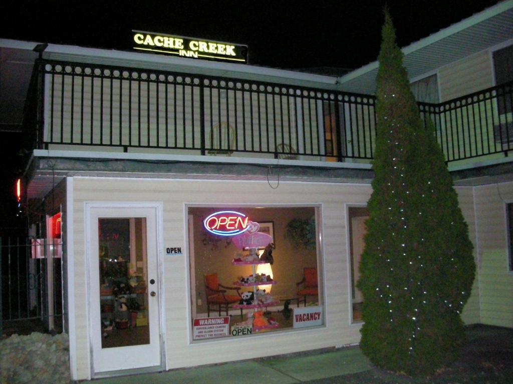 Cache Creek Inn Eksteriør bilde